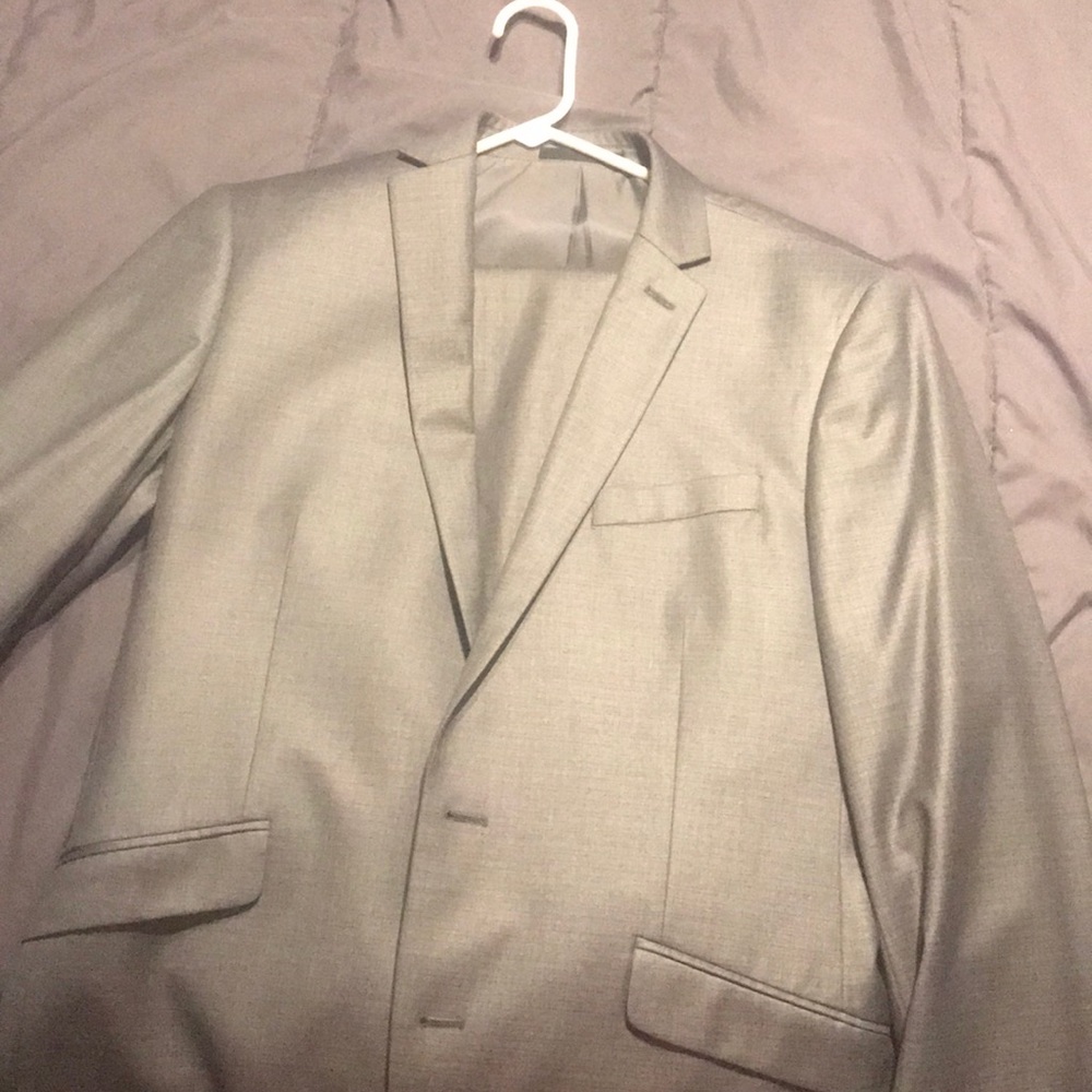 Kenneth Cole Suit (Silver)